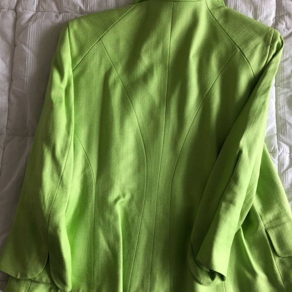 🍏Stunning Jacket from Jones New York Essentials🍏 - Picture 4 of 9
